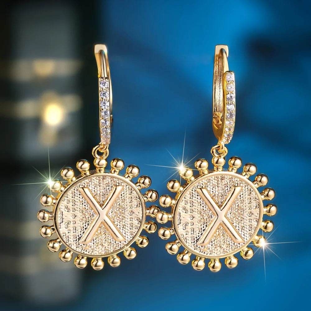 Boucles d’Oreilles Lettre Royale – Zircon Blanc